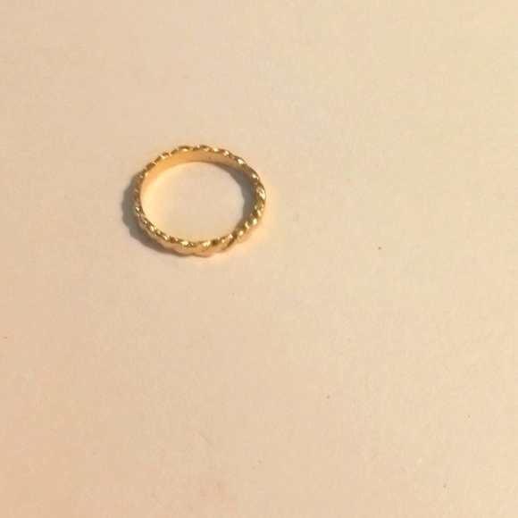 Golden twist ring - Picture 1 of 2